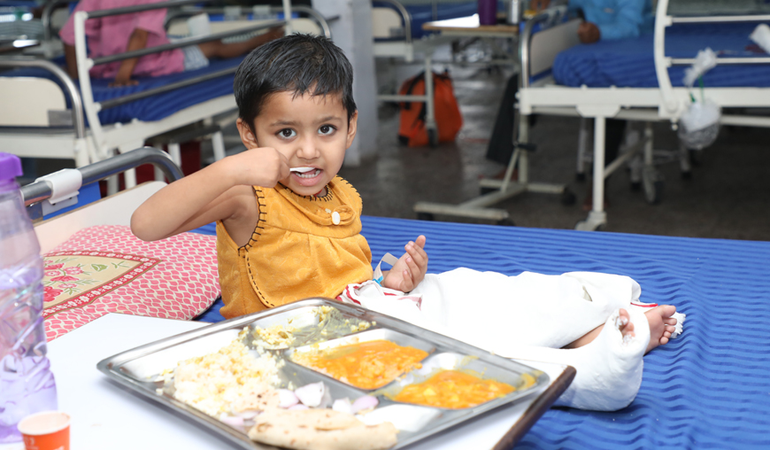 Feed Nutritious Meal to 2500+ Helpless Patients